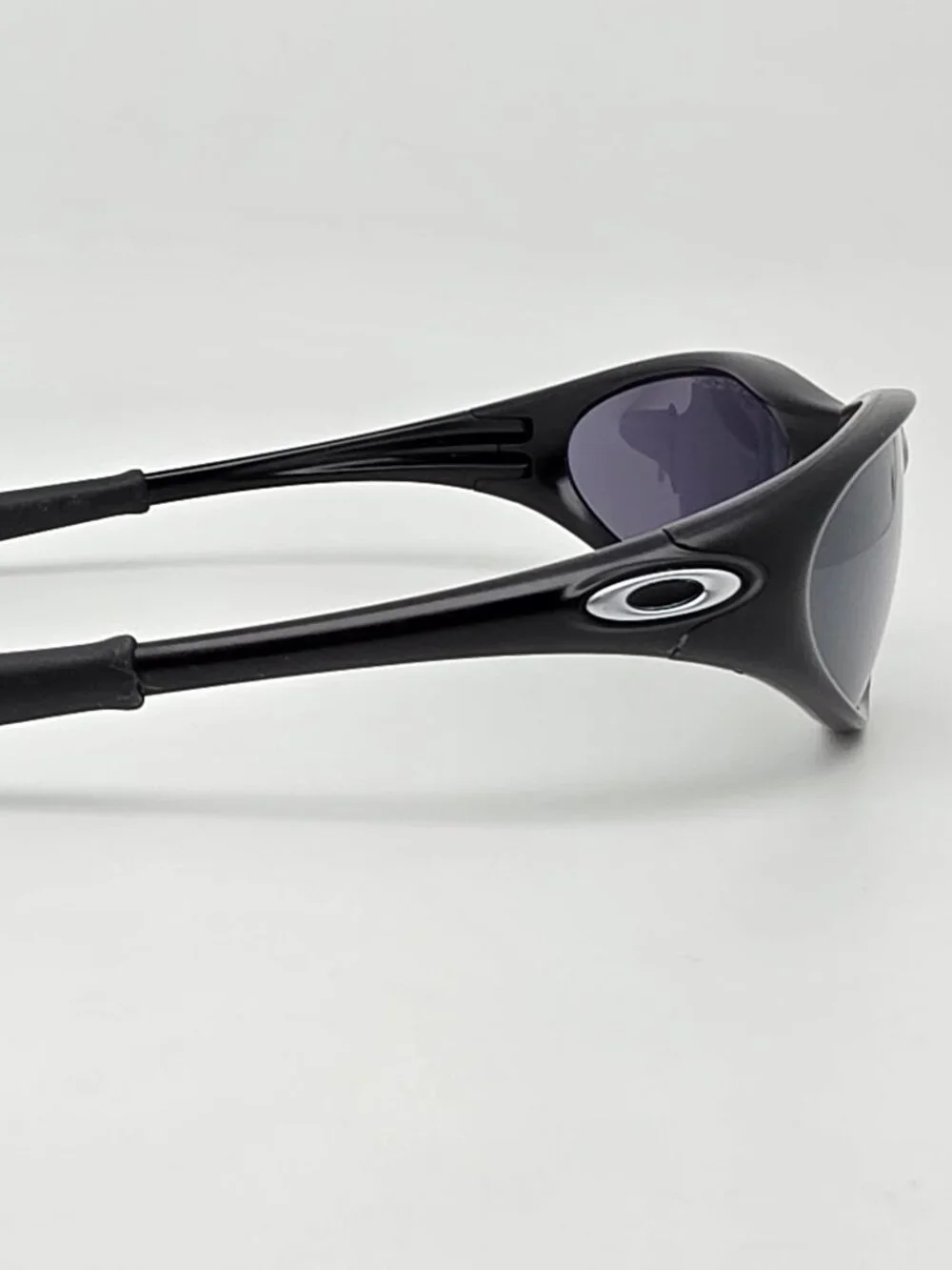 Oakley 04-081 Minute Gen 2.0 Black Frame Black Iridium Lens Sunglasses 54-16-133